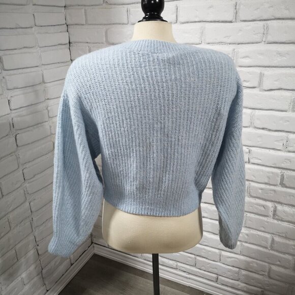 Divided H & M Ladies Size Medium Button Front Crop Light Blue Sweater - Picture 2 of 12